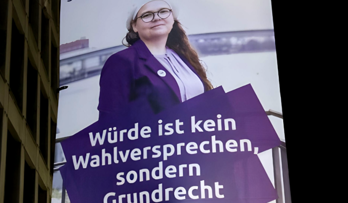 Plakat Würde ist kein Wahlversprechen.