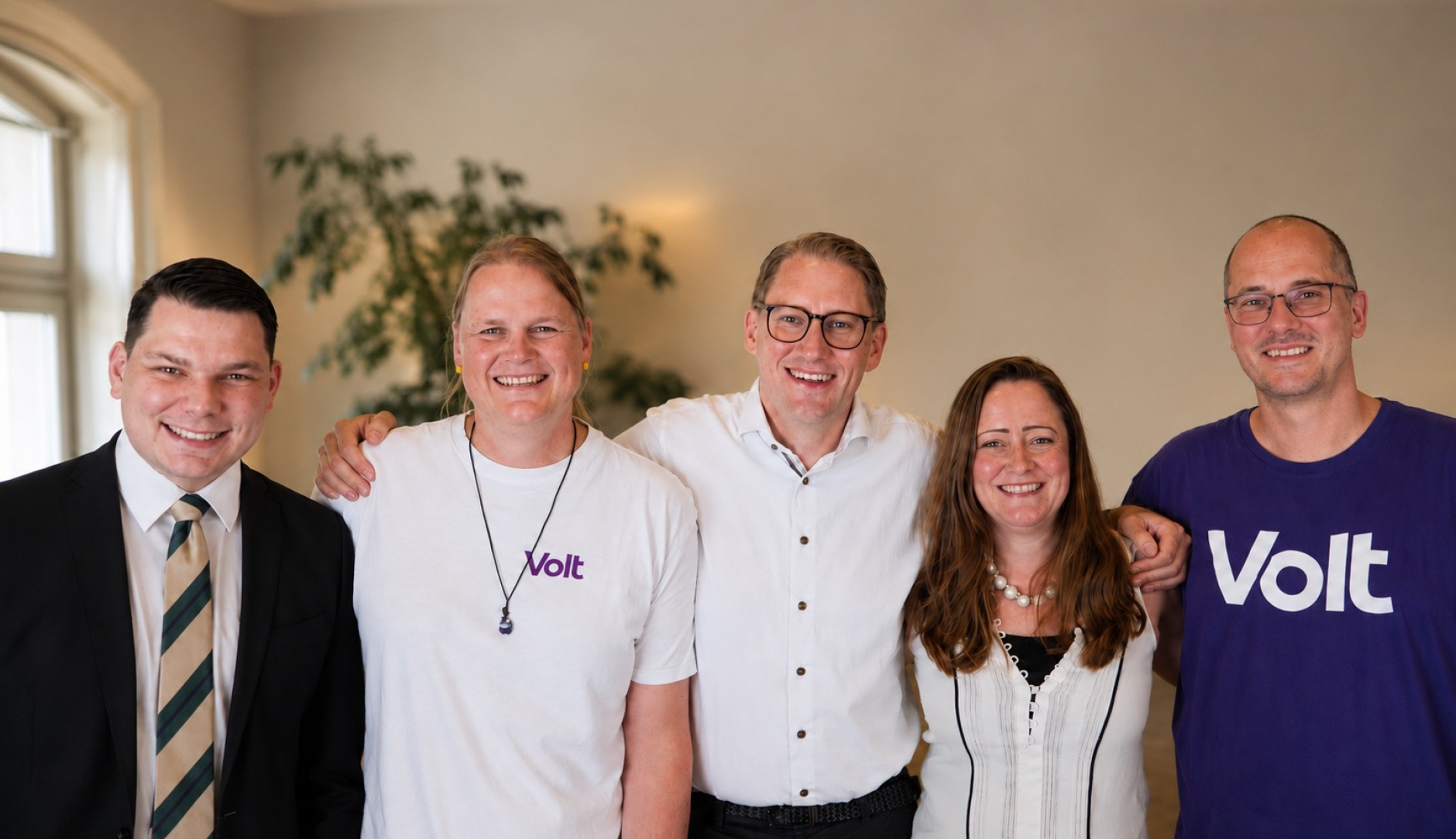 Personen (von links nach rechts): Lionel Bachelart (stellv. Vorsitzender), Jennifer Schnürch (stellv. Vorsitzende), Adriaan Andringa (Co-Vorsitzender), Angela Beyer (Co-Vorsitzende) und Thomas Schön (Schatzmeister).