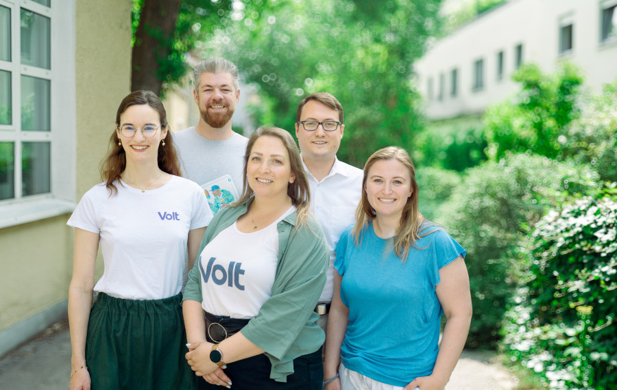 Die Spitzenkandidierenden von Volt München zur Kommunalwahl 2026.
