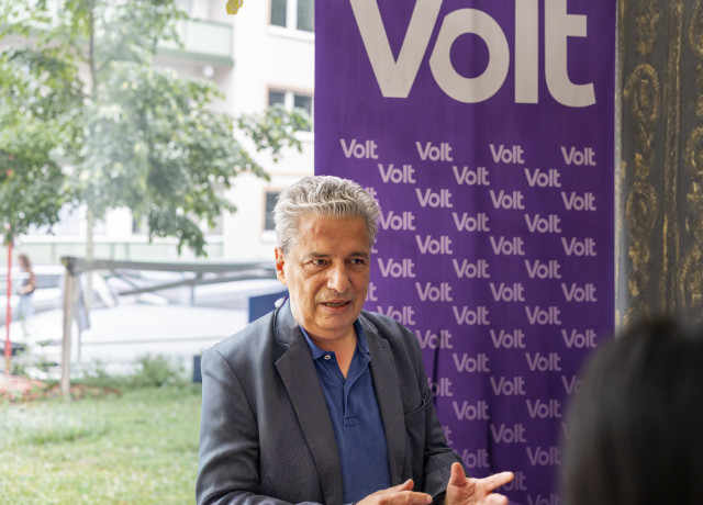 Massimo de Matteis bei einer Bürger:Innensprechstunde