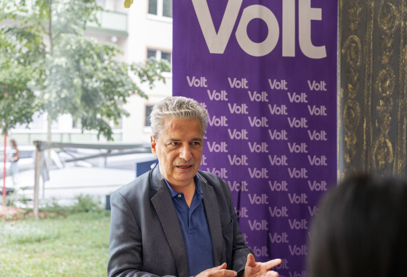 Massimo de Matteis bei einer Bürger:Innensprechstunde