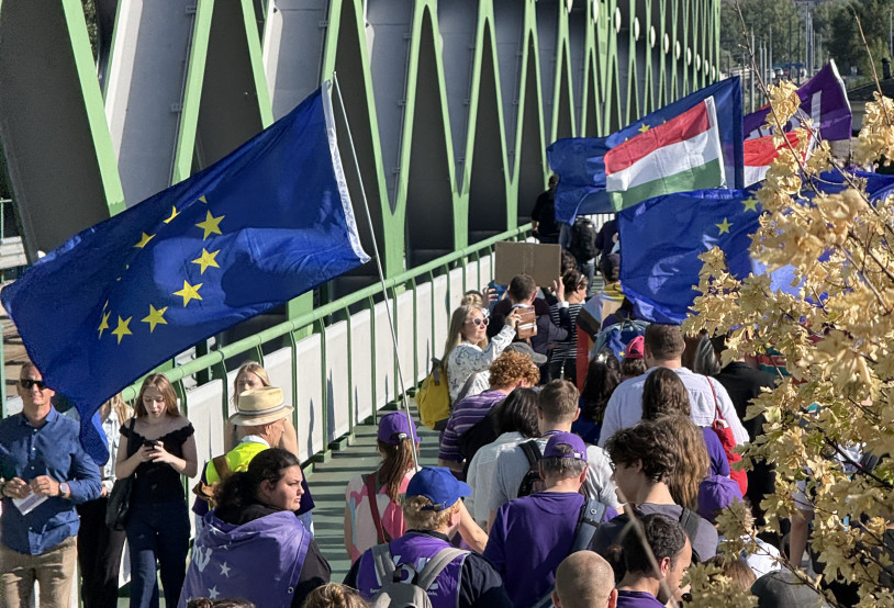 Volt Members from all over europe, with flags on the streets