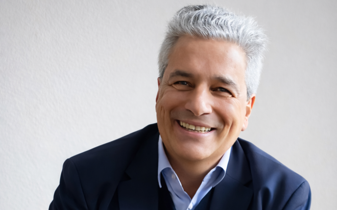 Massimo de Matteis OB-Kandidat für Volt in Schwerin