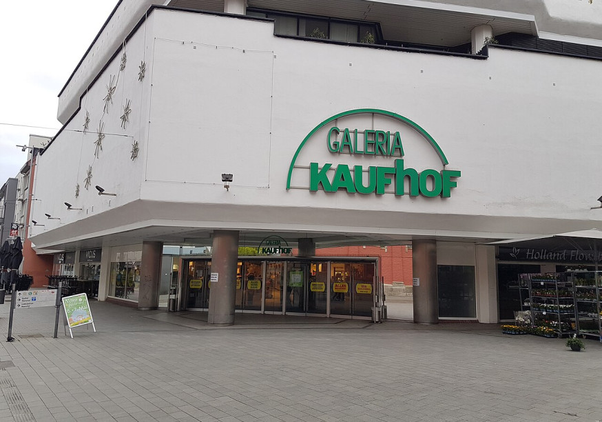 Paintdog, CC BY-SA 4.0 <https://creativecommons.org/licenses/by-sa/4.0>, via Wikimedia Commons