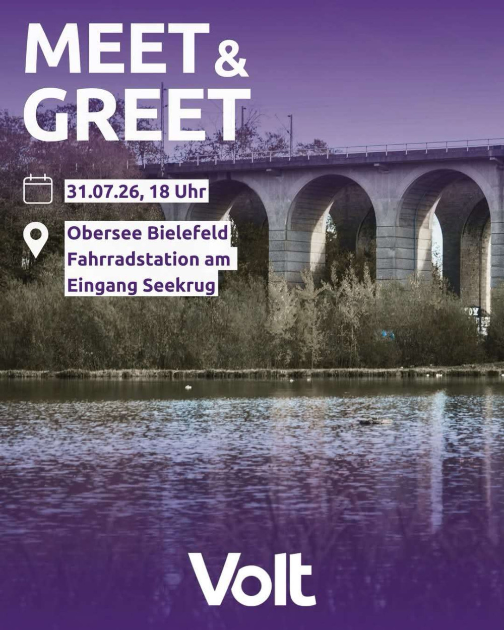 Fluss mit Brücke, darüber Text