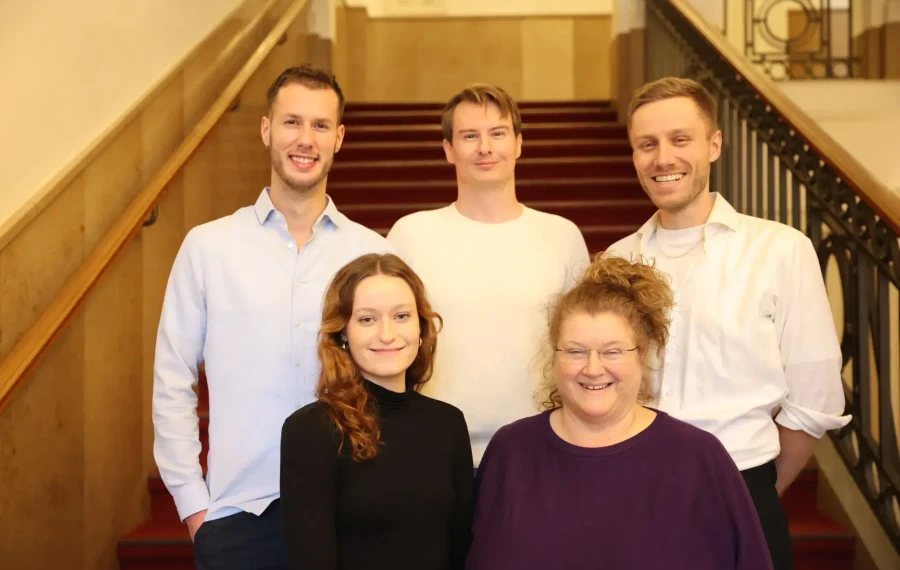 Die Fraktionsmitglieder und Mitarbeitenden der Geschäftsstelle im Dezember 2025 im Schloss