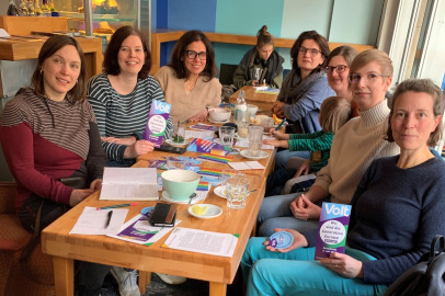 Gruppenbild vom Frauen*Frühstück bei Volt