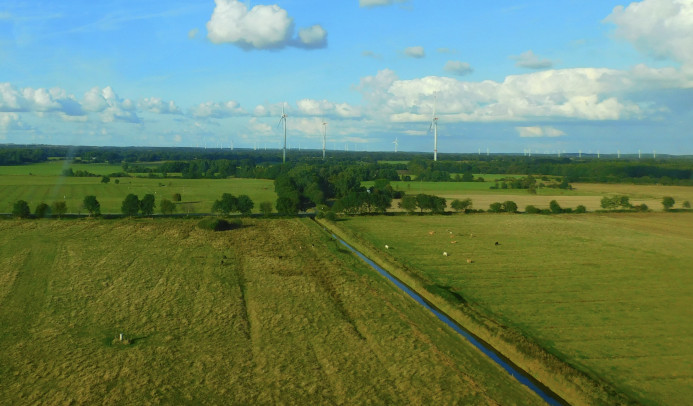 Volt Dithmarschen Landschaftsbild mit Windrädern