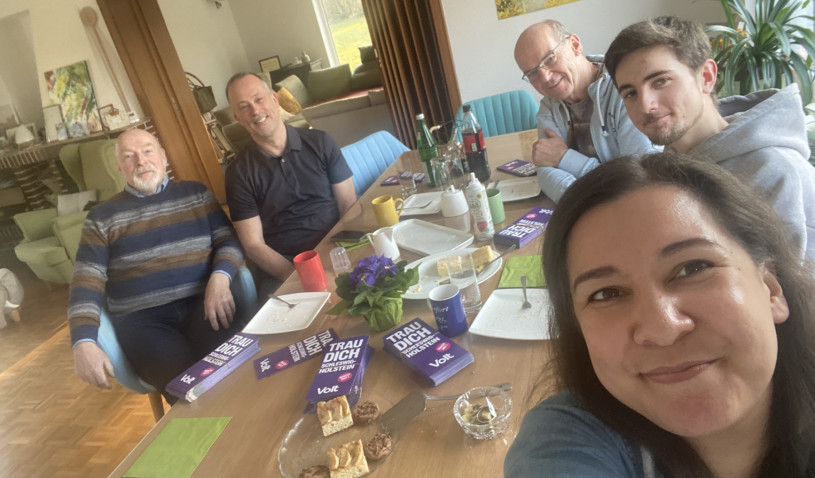 Volt Ostholstein bei einem Teamtreffen.