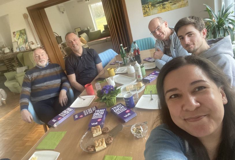 Volt Ostholstein bei einem Teamtreffen.