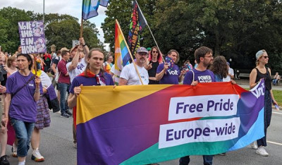 Volt Lübeck bei einer Pride Demo mit einem 