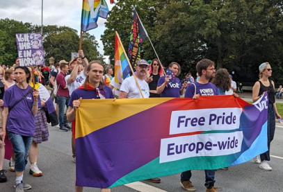 Volt Lübeck bei einer Pride Demo mit einem 