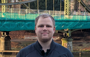 Lars Fockenga steht vor der gesperrten Mühltorbücke.