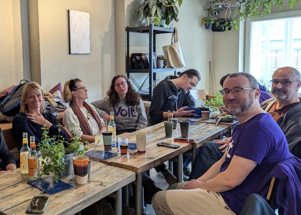 Volt Lübekc bei einem Teamtreffen in der Blaupause.