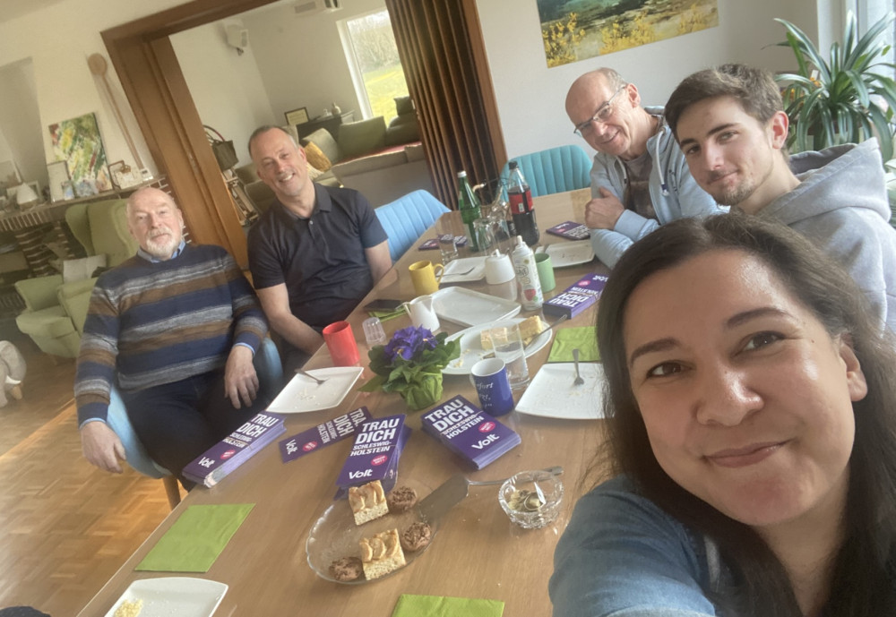 Volt Ostholstein bei einem Teamtreffen.