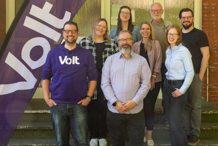 Gruppenfotos von Menschen im Team Wesel