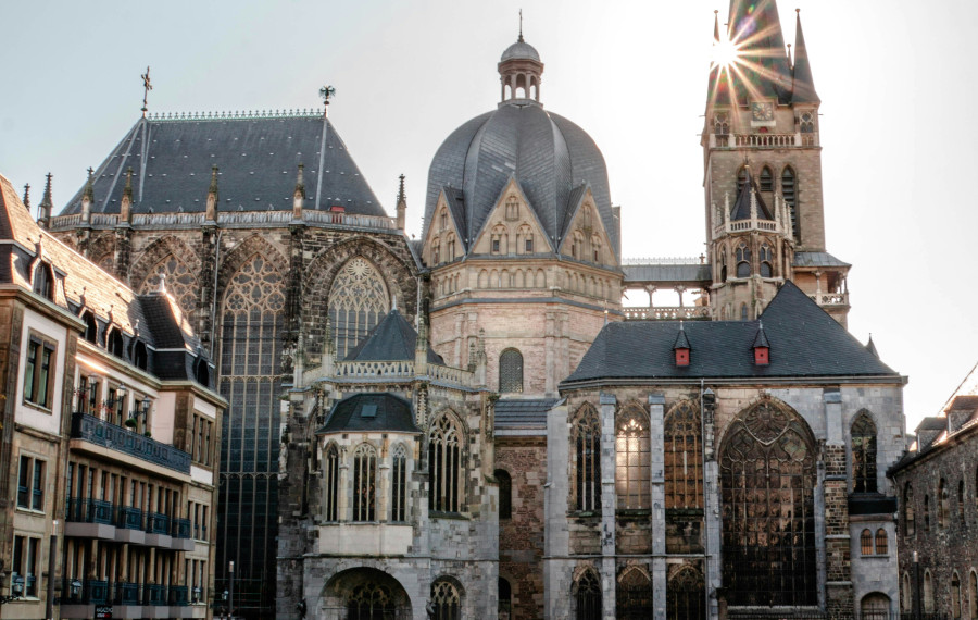 Der Aachener Dom vom Katschhof fotografiert
