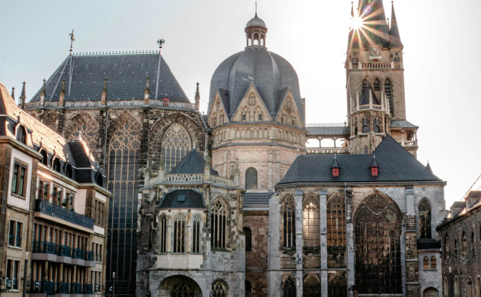 Der Aachener Dom vom Katschhof fotografiert