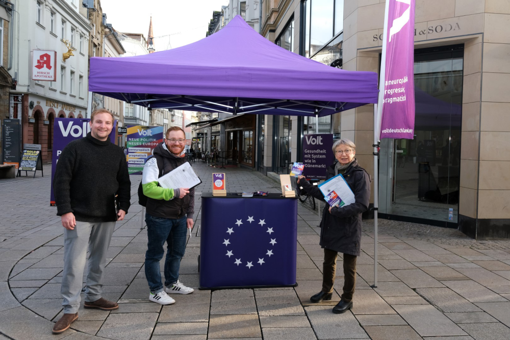 Volt in Wiesbaden | Wahlstand in der Kirchgasse